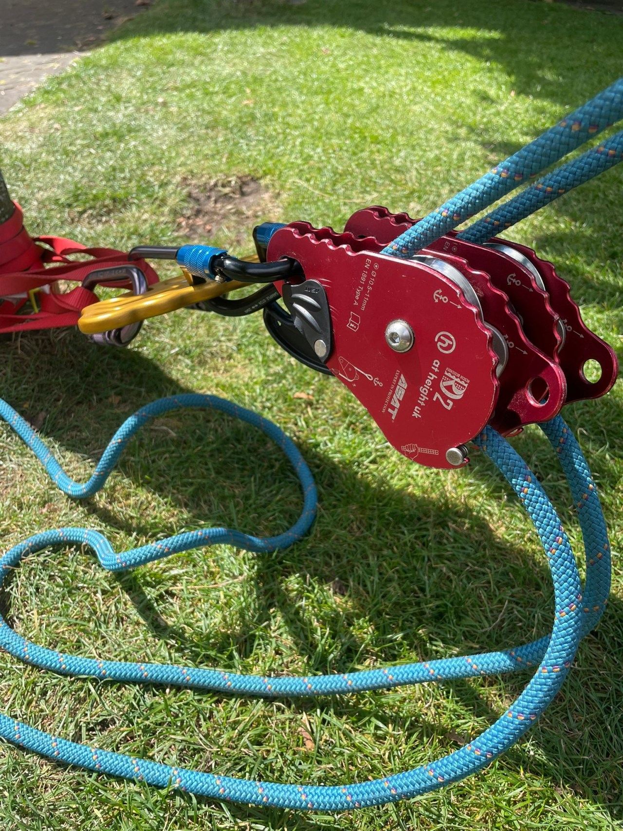 At Height 螺旋轉向鉤環 CurlyWirly Aluminium Twisted karabiner 25kN