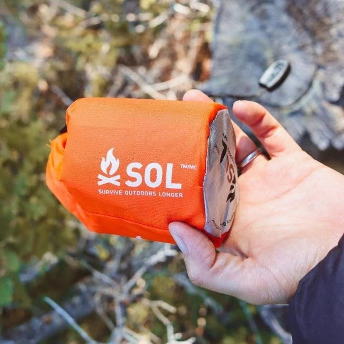 SOL Emergency Bivvy w Rescue Whistle 緊急露宿袋（含哨子引火繩）