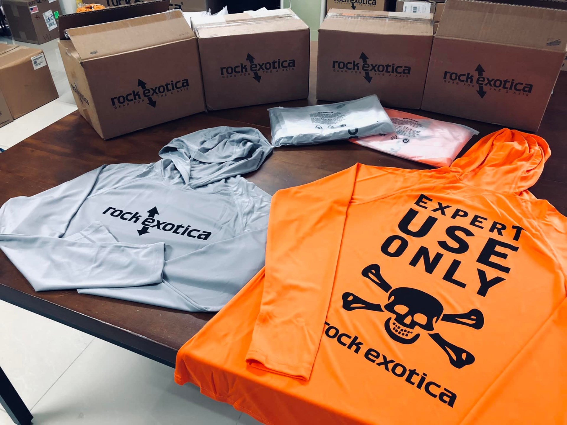 【特價品】rock Hooded Sun Tee (Orange) 防曬連帽排汗衫 橘色